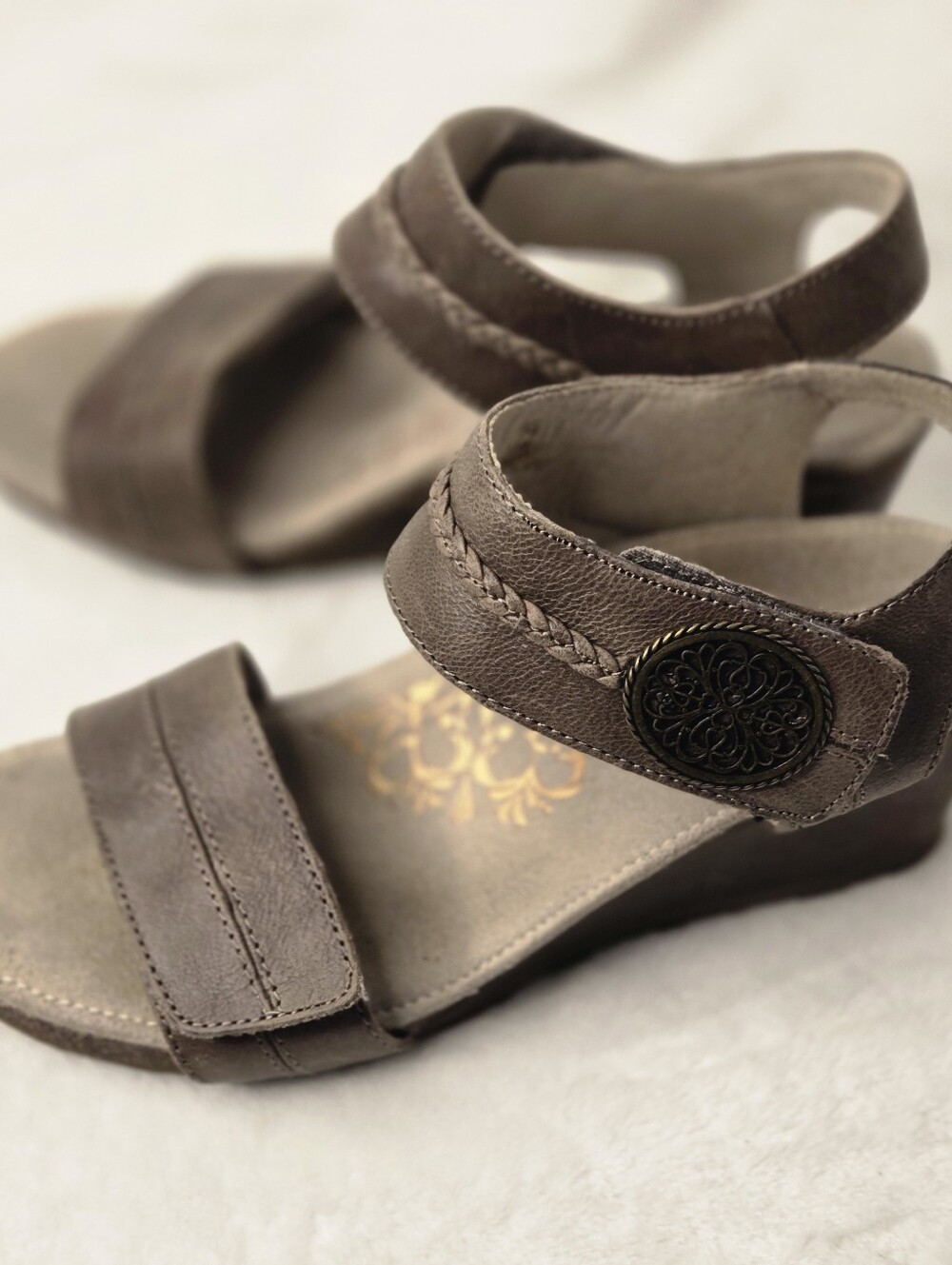 Aetrex Women's Leather Wedge Sandals Size 7A Brown Adjustable Straps
